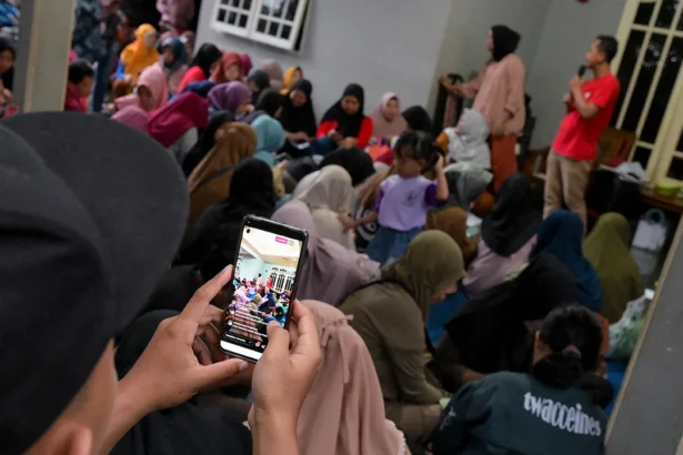 SR 24.02.23 social media democracy feature jpg
