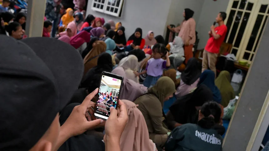 SR 24.02.23 social media democracy feature jpg